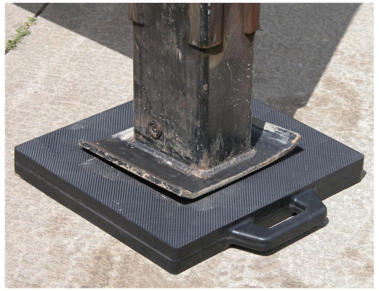 Image of Rubber Outrigger Pad 18 x 18 x 2 Inch from Buyers Products. Part number: OP18X18R